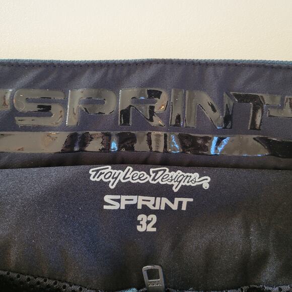 2 Pairs of Troy Lee Designs Sprint Shorts Red Green Mountain Biking BMX Mens 32 - Picture 7 of 14